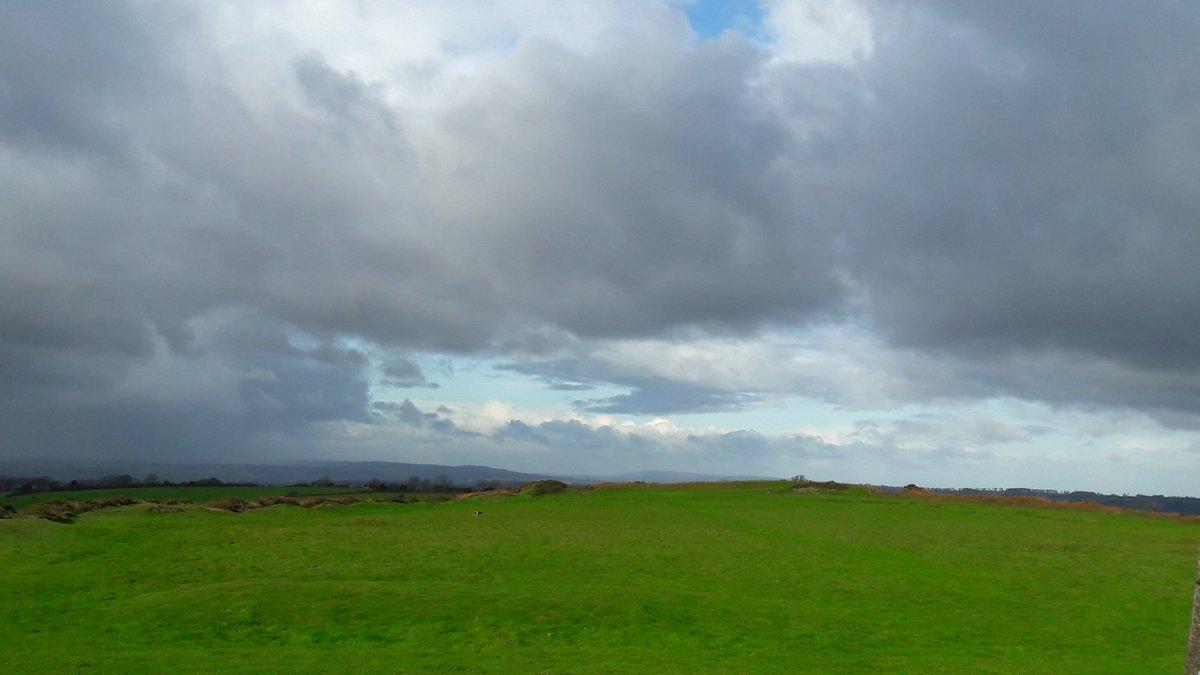jurassicgigi's tweet photo. New fave pointer prance location Pilsdon Pen its #viewtastic. Taken Sunday @NTSouthWest @nationaltrust #Dorset https://t.co/nudYMwqhQA