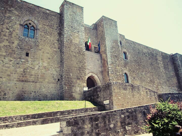 Lungo la <a href="/viameraviglie/">Via delle Meraviglie</a> il Castello di #Lagopesole, uno dei 4 attrattori individuati dal @MiBACT in #Basilicata, con il <a href="/MondoFederico/">IlMondodiFedericoII</a>.