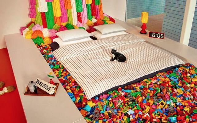 satori_events's tweet photo. Après avoir proposé de dormir chez IKEA, dans les catacombes, @airbnb_fr vous invite à la LEGO House🏠 #eventprofs
https://t.co/mLCAN7cZVx https://t.co/Fr5OBQ6F1Y