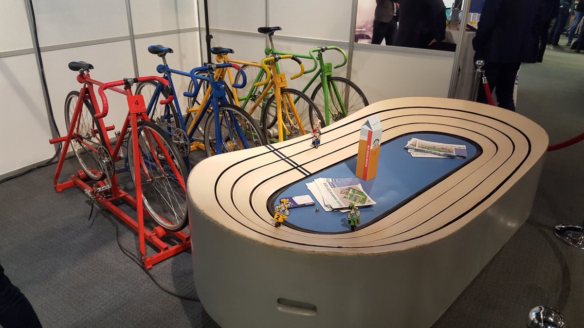 Foldeman's tweet image. Afzien op de geluidbeurs, want holland sport was ook aanwezig. #gtl