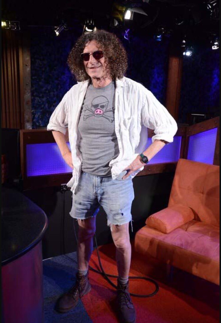 bcbohstern's tweet photo. Hey Howie I can open your phone 📱 @HowardStern @sternshow  @MFBrooklyn https://t.co/2qA38m6Pdb