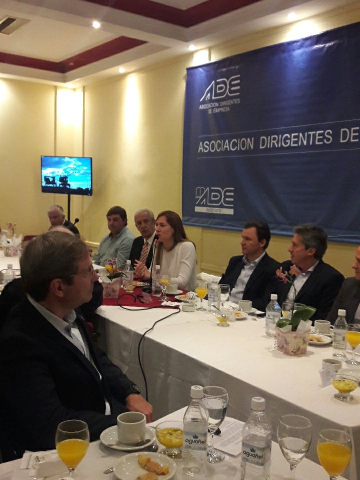 ADEsantafe's tweet photo. Presentación: Shell, 90 años de historia en el Puerto de Santa Fe #CiclodesayunoADE #Posicionamientoestrategico https://t.co/PIZE3CtDVZ