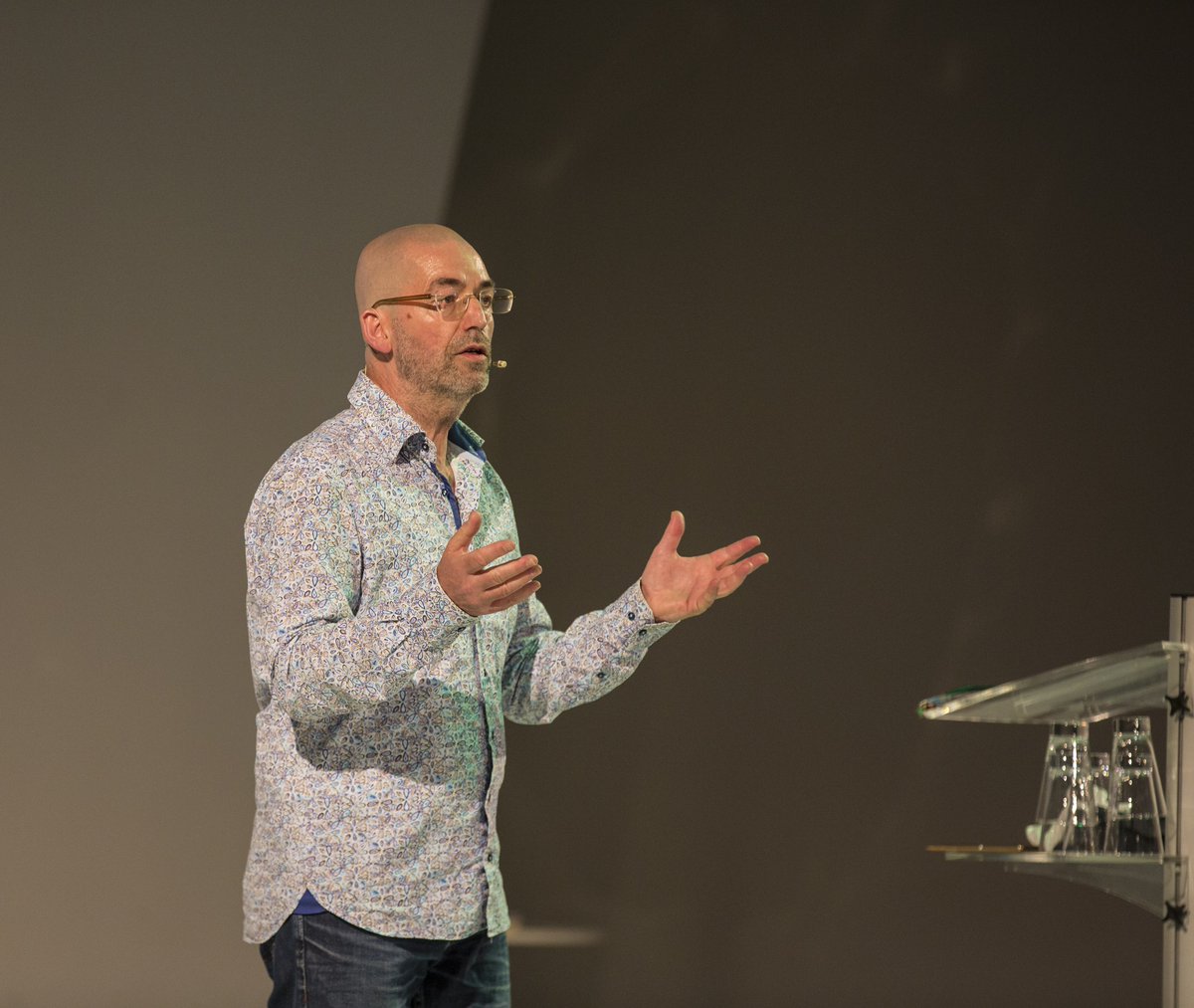 #tijdsurfen, hoe doe je dat? Paul Loomans vertelt over hoe je slim met je kostbare tijd om kunt gaan #VOS17