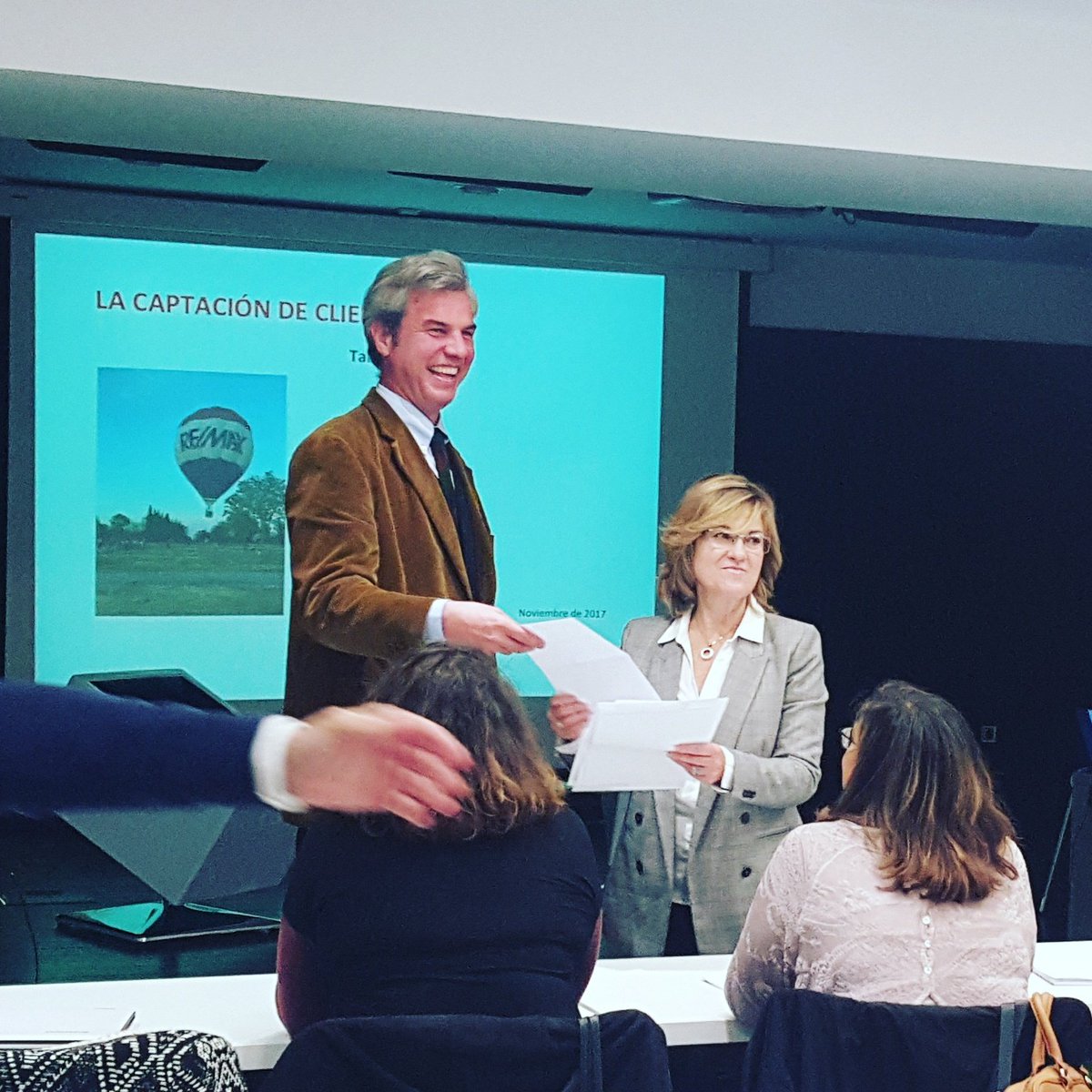noow_distrito's tweet photo. Compartiendo experiencias con Virginia & Jacob, 2 de los grandes en @RemaxDistrito
#CulturaDistrito #REMAXDistrito #REMAXClasico #Madrid #Inmobiliaria #Remax #REMAXClasico https://t.co/AqjJOEzcFJ
