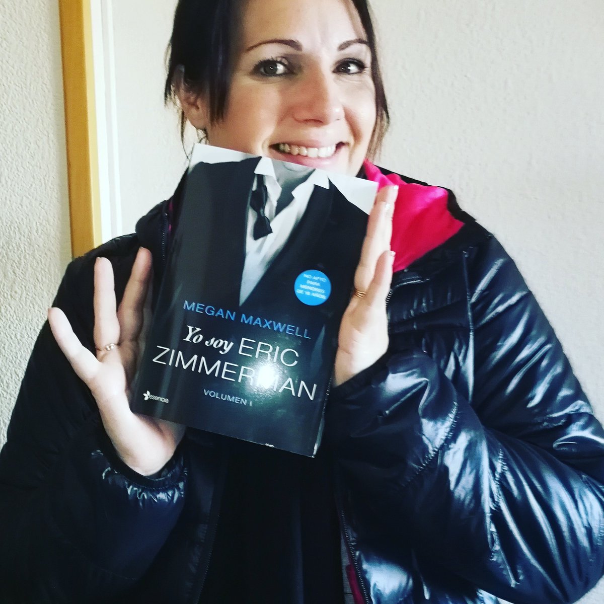 belyshe78's tweet photo. #ericzimmerman @MeganMaxwell #YosoyEricZimmerman #yosoyeric #libros Ya es mioooo💞❤️❤️ https://t.co/ktA9HaOI4M