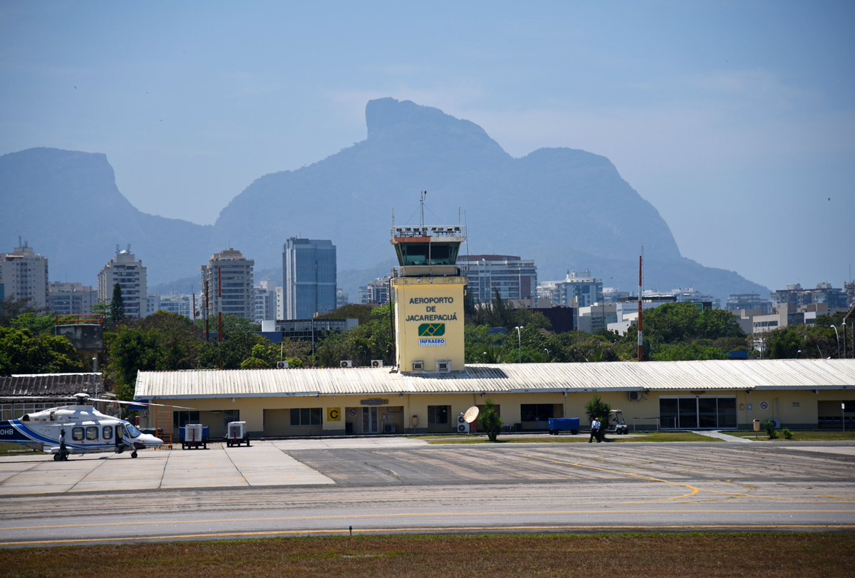 voonobre's tweet photo. #AeroportodeJacarepagua #PedradaGavea #RiodeJaneiro. Foto: #AlexandreMacieira | #VooNobre #CmteNobre #Barra #VisitRio #VemProRio #RCVB #Rio https://t.co/WL85QT9vMn