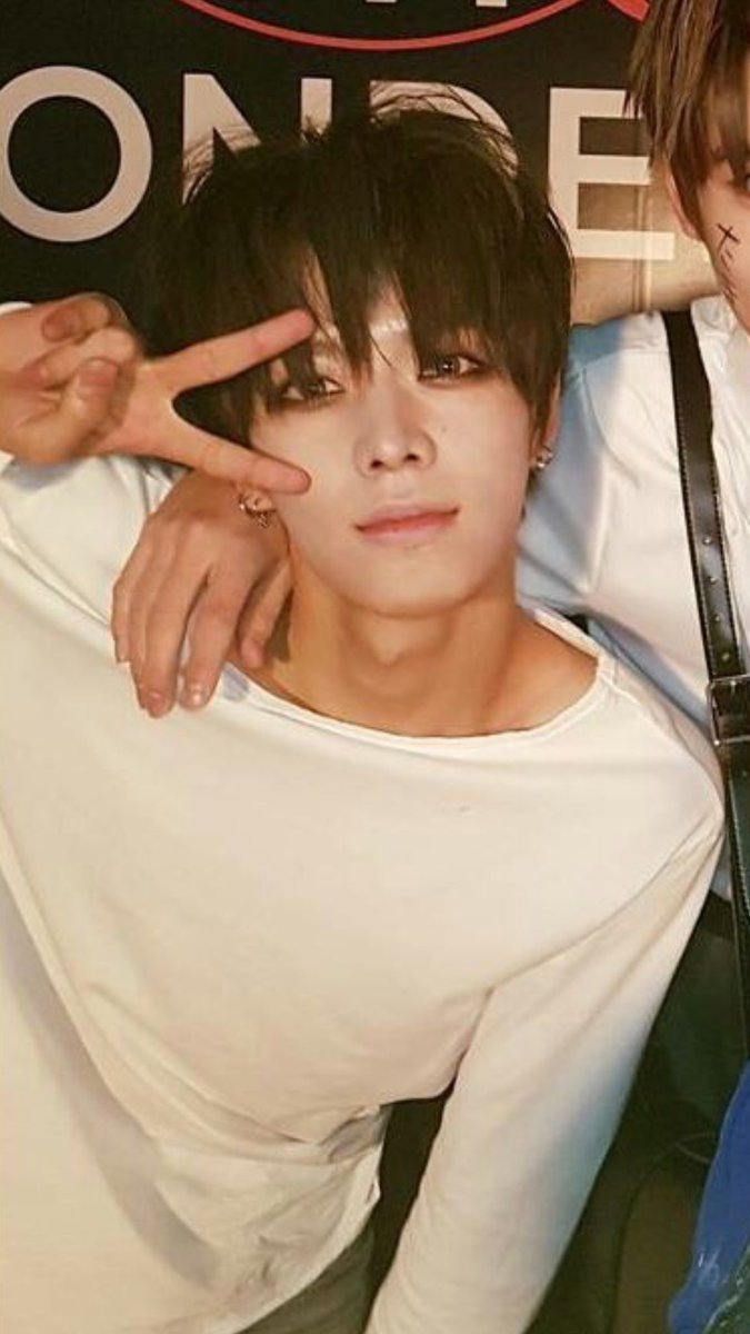 yuta pics on Twitter: "yuta dressed up as L from Death Note for the SM