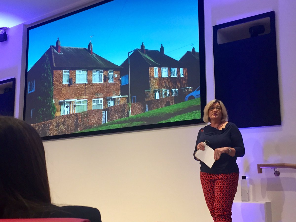 HeatherDeLand's tweet image. Real talk from fab @Deirdreward66 building a rewards programme when your housing trust just wants to talk about call waiting times #EnExLive