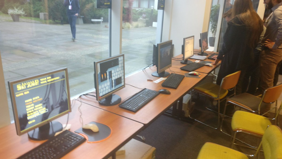 KrzaQ2's tweet image. #pwning the old-school gaming conference.