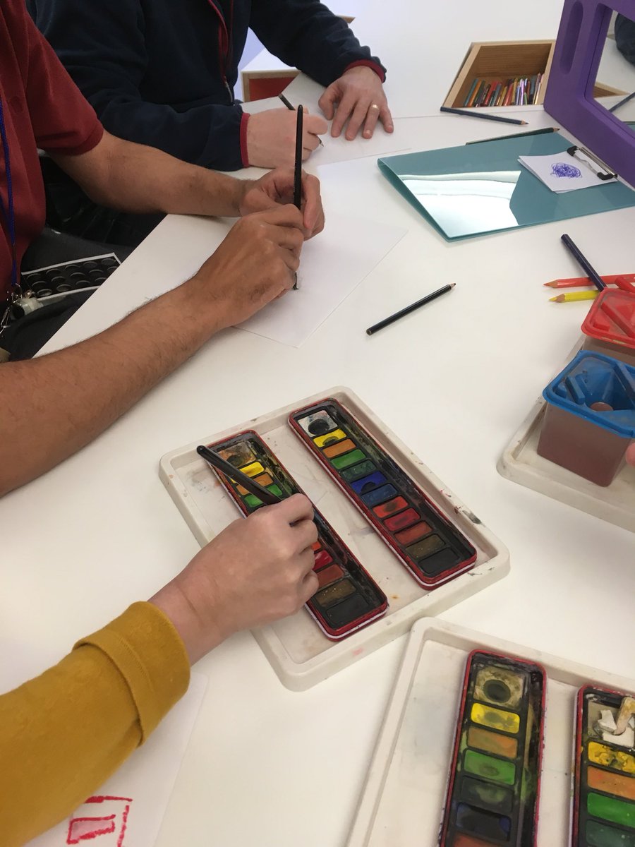 KimGlassby's tweet photo. A wonderful morning exploring @LeedsArtGallery with our Bramley Fulfilling Lives @artlinkwestyork group @freelancedrama https://t.co/QspPb2JLAy