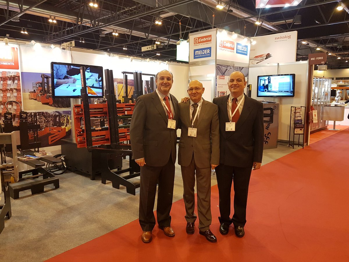 alfcebria's tweet photo. Empezando en #Logistics #Madrid #2017 #forklifts https://t.co/rs69i8QUzd