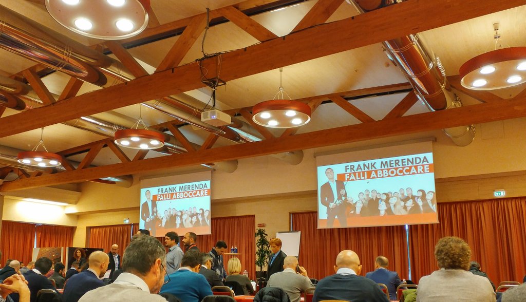 M4rk0it's tweet photo. Tutti in attesa di @FrankMerendaVV  #marketingmerenda https://t.co/34LooOsRcX
