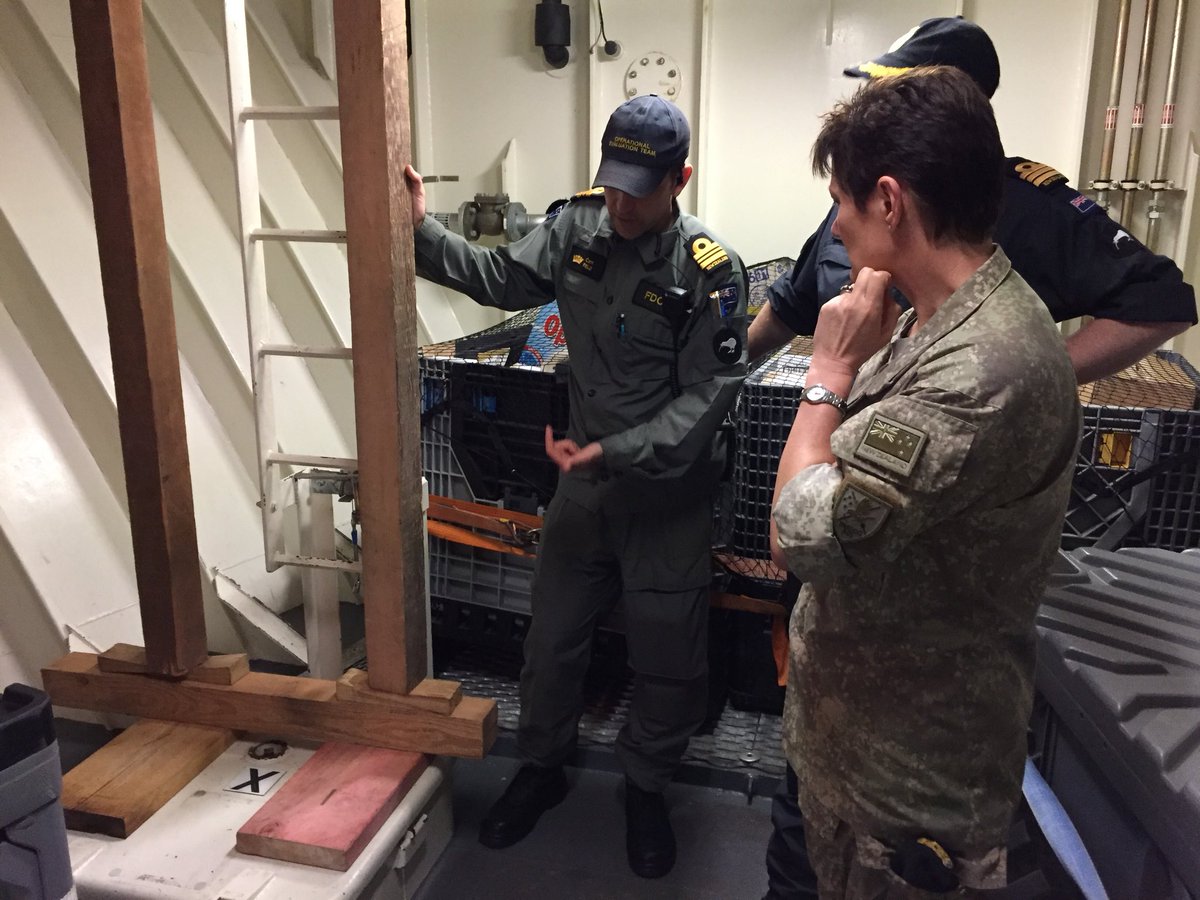 MichaelWiig's tweet photo. Devonport visit by TRADOC command  reviewing OLOC generation of @nznavy platforms including virtual sea day with #hmnzsotago https://t.co/EbnJTZBx38