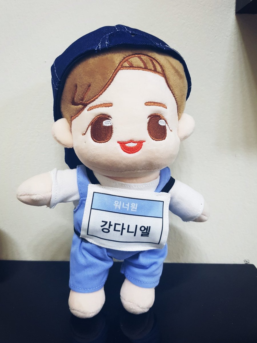 boutiqueidoll's tweet photo. 💗인형양장점 새로운 친구💗

양장점의 새 친구 아기녤이 왔어요
아육대이름표 하고 찰칵😍
이쁜 옷 많이 입혀줄게🤗

#아기녤 #드라이리허설이름표 #워너원인형 https://t.co/XhHURBoCd7