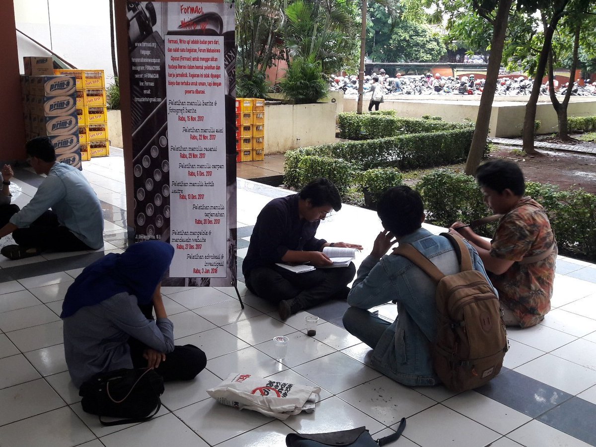 formacian's tweet photo. Formaci, Write Up buka stand pendaftaran di Student Centre UIN JKT. Silahkan daftarkan diri Anda. https://t.co/Myr0dg0rTA