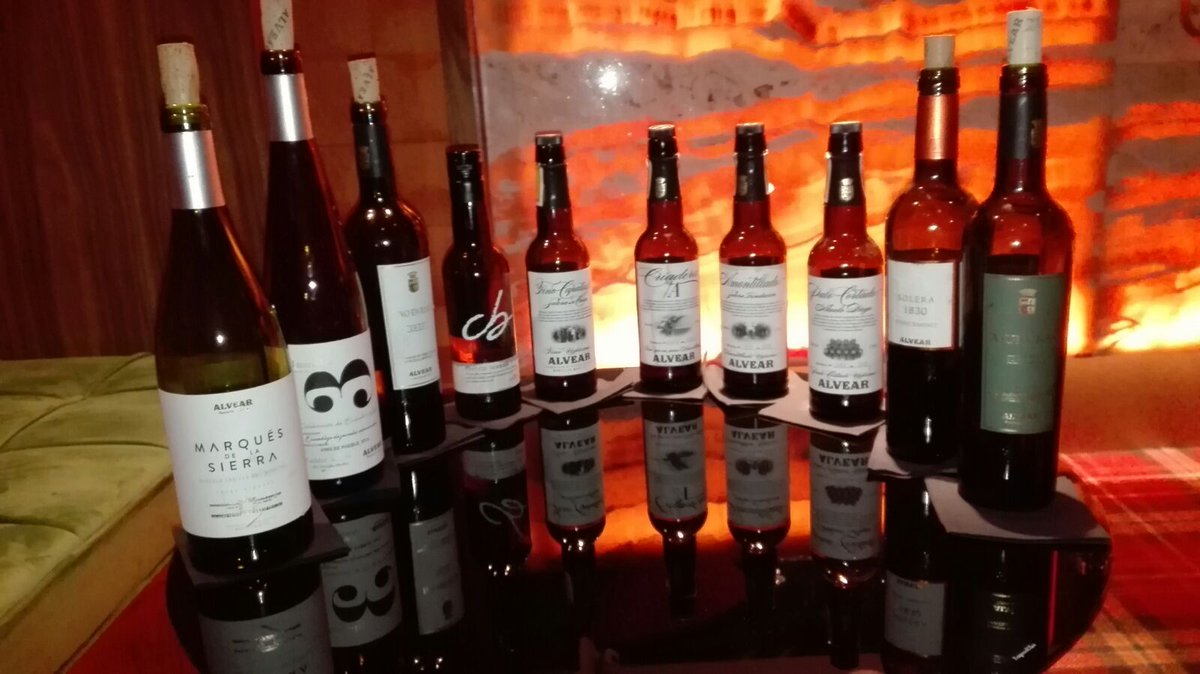 Bodegas_Alvear's tweet photo. Encantados con la visita a @CoqueMadrid con Juan Carlos y Jose María. Catamos #MSierra #FinoCapataz #3Miradas y #PXSolera1830 entre otros https://t.co/QUJF60Wugv
