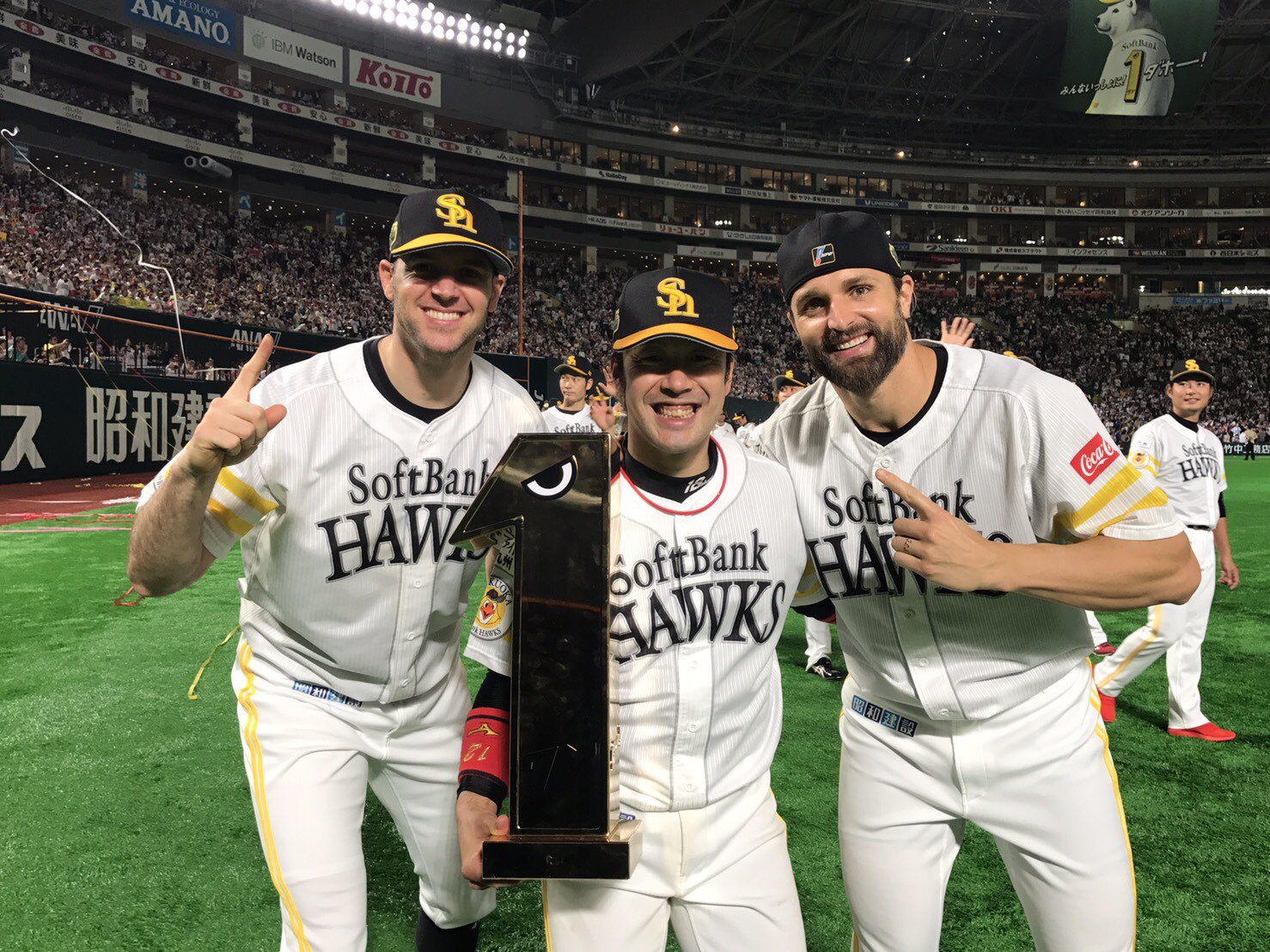 Rick Van Den Hurk On Twitter Together With The Japan Series Mvp Dsarfate And Our Great Catcher Takaya 2017 Npb Champs Sbhawks バンデンハーク ソフトバンクホークス Vandy44 Mvp Https T Co Xigu4hczni Twitter