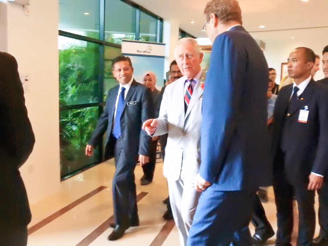 dofmalaysia's tweet photo. Lawatan Rasmi His Royal Highness Prince Charles Philip Arthur George, Prince of Wales ke Worldfish, Penang, 7 November 2017 #myDOF #moa https://t.co/Q9J8yOQqmE