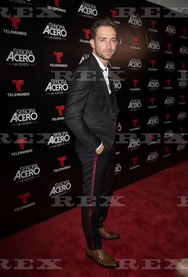 VenenoAnonimo_'s tweet photo. El guapisimo actor @mauriciohenao en la alfombra roja de @SraAcero 😍 #1 https://t.co/TxPzpEfgL5