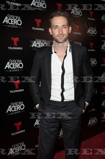 VenenoAnonimo_'s tweet photo. El guapisimo actor @mauriciohenao en la alfombra roja de @SraAcero 😍 #2 https://t.co/gqlD2QDeTr