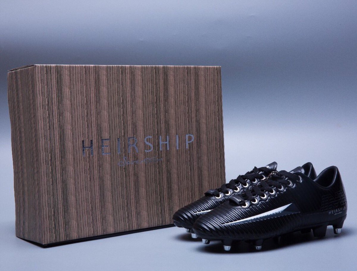 SoundElevenStef's tweet photo. #stylomatchmakers #heirship17 #mixstud #softground #footballboots #soccercleats #blackboots #proboots #h17 #newboots #bootdeal #dm #soccer https://t.co/dtv5pp5SRY