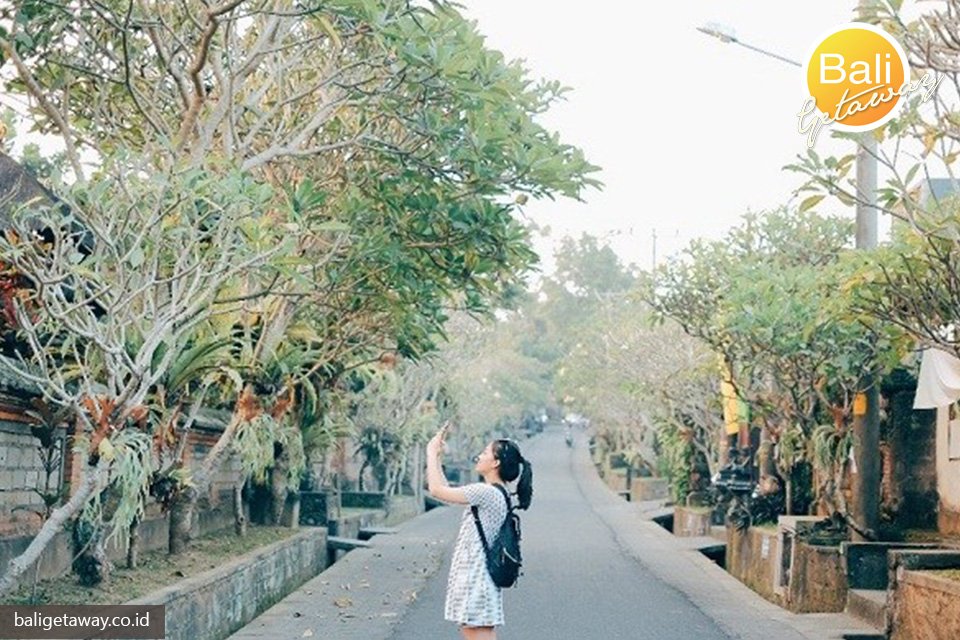 BaliGetawayID's tweet photo. Melihat kehidupan asli masyarakat Bali di Nyuh Kuning Village. #RegistrasiAman #BaliGetaway https://t.co/6tftvFlpxI