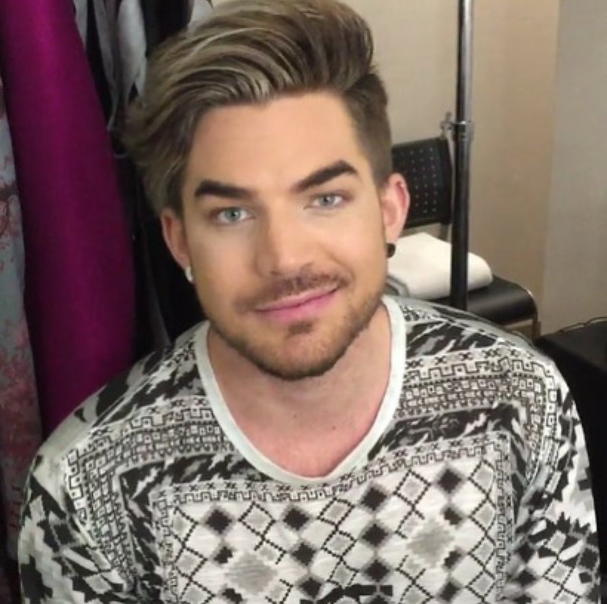 Good morning my sweethearts...😙 I'm at the airport waiting for my flight to Vienna... can't wait to see QAL tomorrow!! 😍❤ have a great day 😙