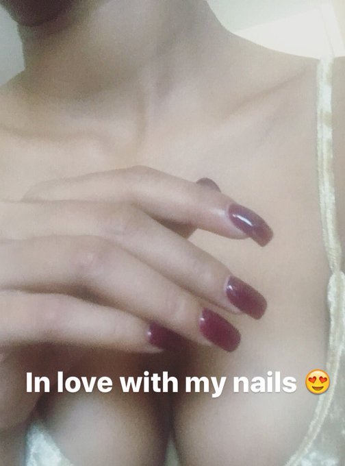 So in love with my nails! https://t.co/a9wsJXVsy3