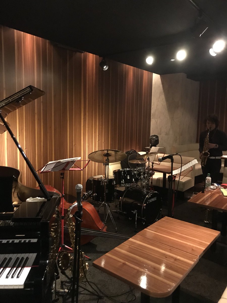 maenin's tweet photo. 本日、大久保Boozy MuseにてDiviNissimo！
皆さん、こぞってお越しください。
11/7(火) 大久保 Boozy Muse 
19:40-、21:10-　￥3,000-
#divinissimo #boozymuse https://t.co/EW8JkAmYMG