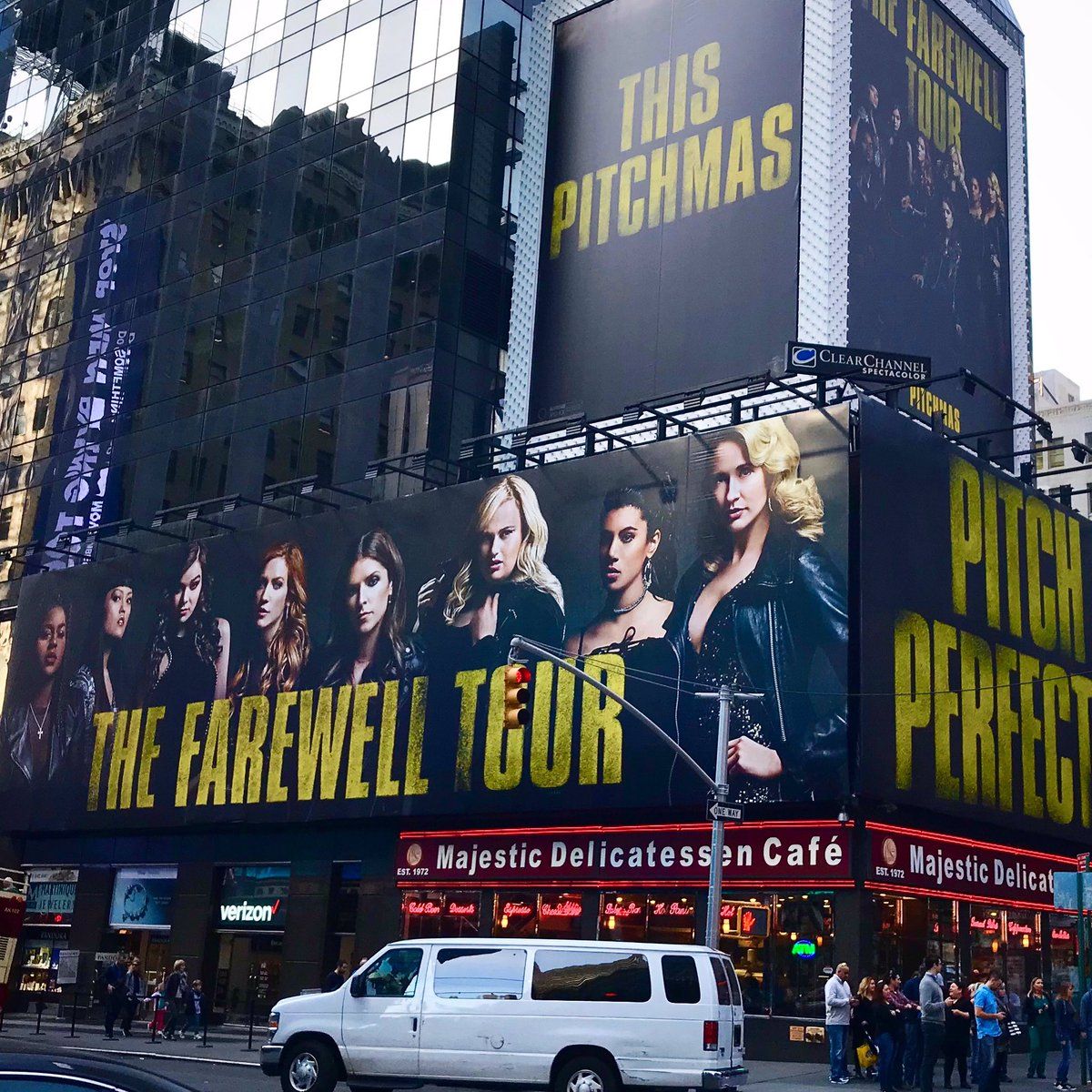 What's up Times Square??! #pitchperfect3