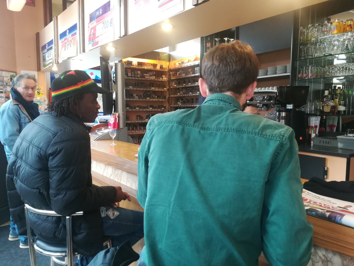 MyAnSol's tweet photo. À La petite vitesse, en face de l'ancienne gare St-Amâtre, "le café est  à 1€, ça doit être le moins cher d'Auxerre", confie Layba. https://t.co/8zagzAhtKt