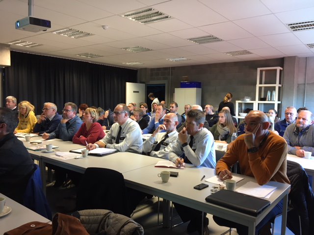 Eén en al oor voor #opleiding #noodplanning als voorbereiding op #oefening met hoogdrempelig #Sevesobedrijf #Unitank in #Roeselare