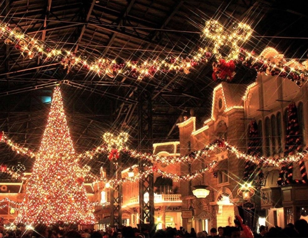 モデル おしゃれ 真似したいコーデ ディズニーのクリスマスバージョン風景 かわいいよね クリスマスに ディズニー行きたい人はrt