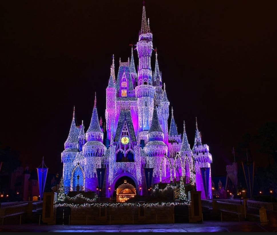 モデル おしゃれ 真似したいコーデ ディズニーのクリスマスバージョン風景 かわいいよね クリスマスに ディズニー行きたい人はrt