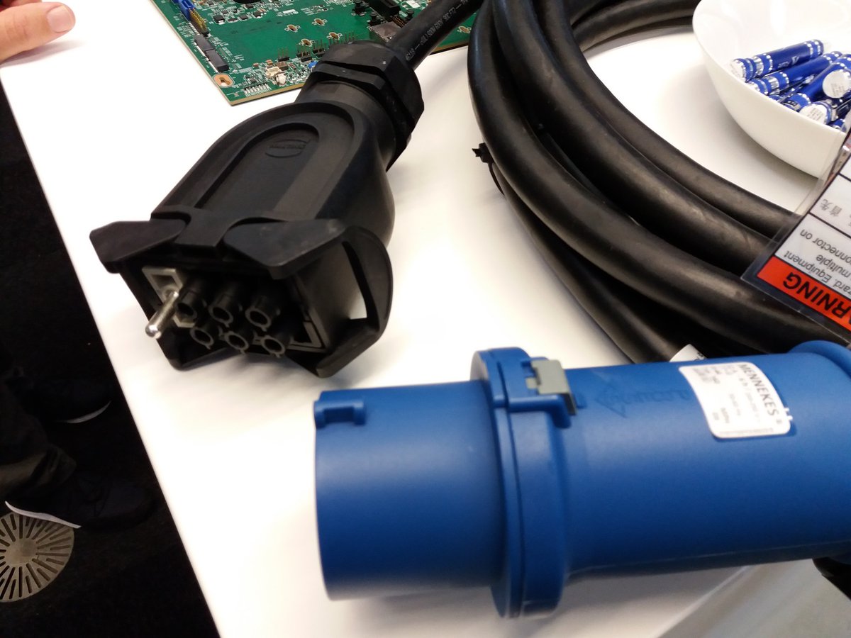 datacentrexpert's tweet photo. Reducing components in the #datacentre. #opencompute universal power whip from @Microsoft @DCDConverged #zettastructure https://t.co/VprZKo6mOU