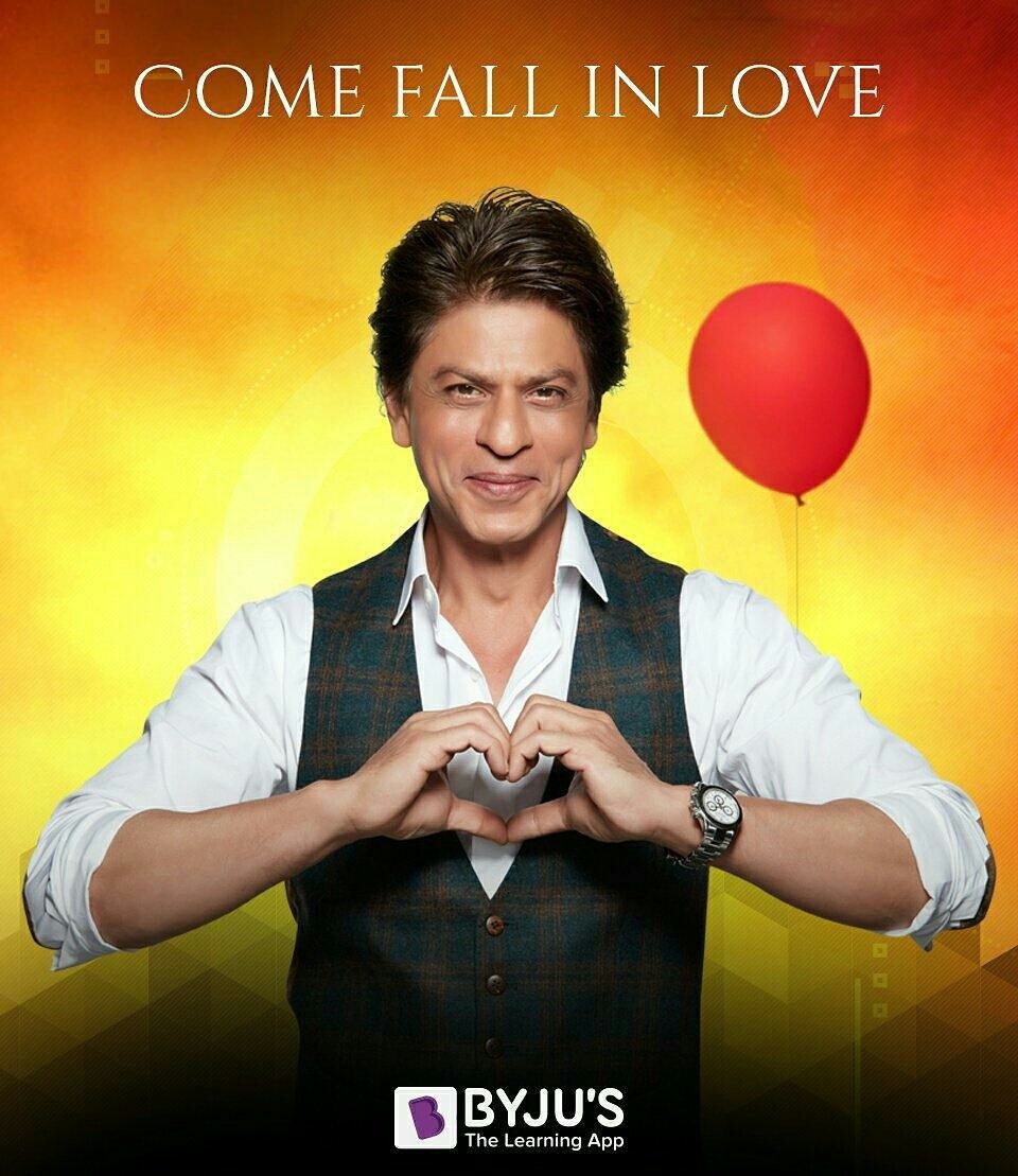 iamSRKEgyptFC's tweet photo. قصة حب شاروخان الجديد 
اعلان لابلكيشن تعليمى اسمه #ByjuApp
@iamsrk @iamsrkclub https://t.co/XaxQG32LeD
