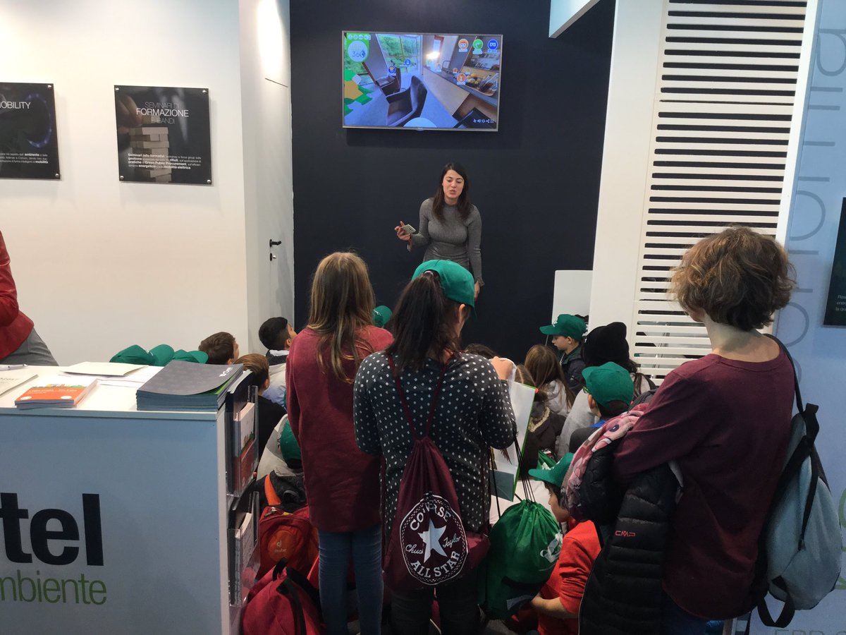 AncitelEA's tweet photo. Bambini alla scoperta della trasformazione di imballaggi in plastica rigida con il #wastetravel360 @Ecomondo #CONIP https://t.co/fVsK5eQaGO