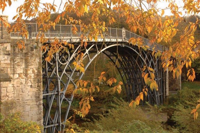 TheHolidayCots's tweet photo. #Walk across the first ever #castironbridge, built in 1779 above the #RiverSevern!
https://t.co/vDR5dziAC7 #Ironbridge #Shropshire #Travel https://t.co/6xYj0Dhi3y