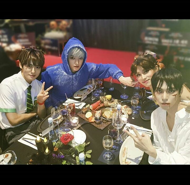 mdzlhcy_'s tweet photo. นับถือพี่แทอิล ปกติไม่ค่อยทำไรหลุดโลกแบบนี้ป่ะ แต่งานของเอ๊ดเอ็มพี่เขาทำได้อ่ะ แต่คงมีเขินๆบ้างอ่ะ ต่อหน้าน้อง เพื่อนในค่าย555555555 https://t.co/3sKUxiy047