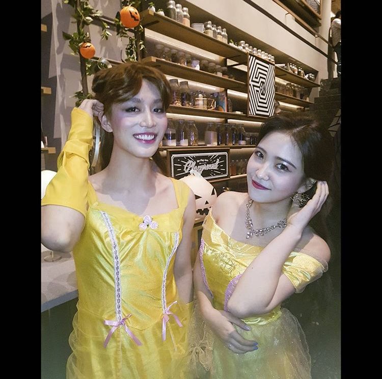 mdzlhcy_'s tweet photo. นับถือพี่แทอิล ปกติไม่ค่อยทำไรหลุดโลกแบบนี้ป่ะ แต่งานของเอ๊ดเอ็มพี่เขาทำได้อ่ะ แต่คงมีเขินๆบ้างอ่ะ ต่อหน้าน้อง เพื่อนในค่าย555555555 https://t.co/3sKUxiy047