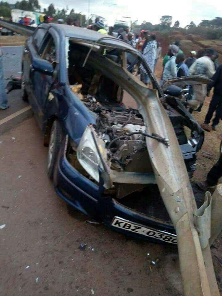 eriknjoka's tweet photo. Guard rails either crumble, or toss you back to the road on impact. We are so negligent as a society, and this could happen to you someday #FixTheBroken https://t.co/AYHlazRhRM