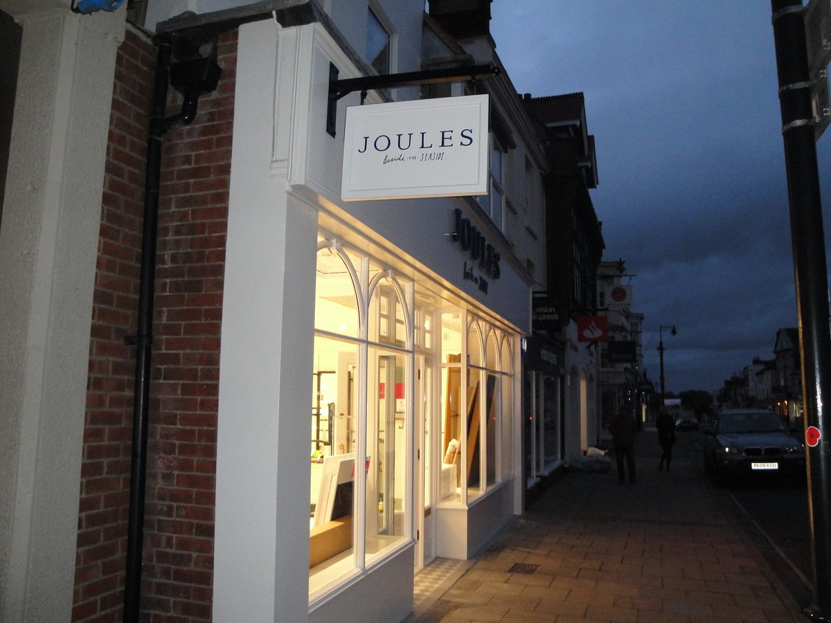 RPFprojects's tweet image. Early start this morning for Project Manager Chris at @JoulesLymington ! #projectmanagement #shoprefit