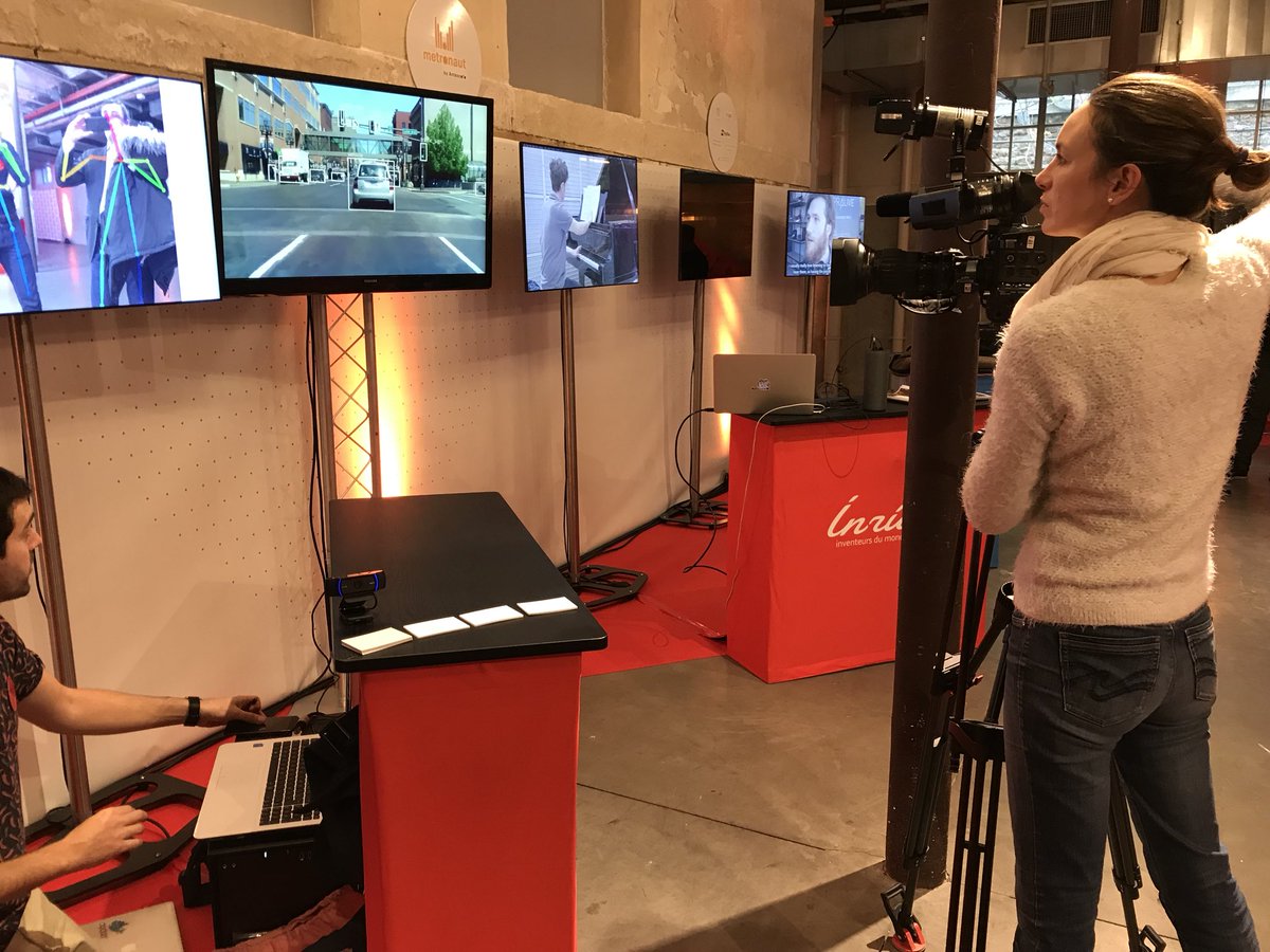 fabricecollaro's tweet photo. Tournage intelligence artificielle et reconnaissance images #Inria #deepomatic https://t.co/UzZr35opqw