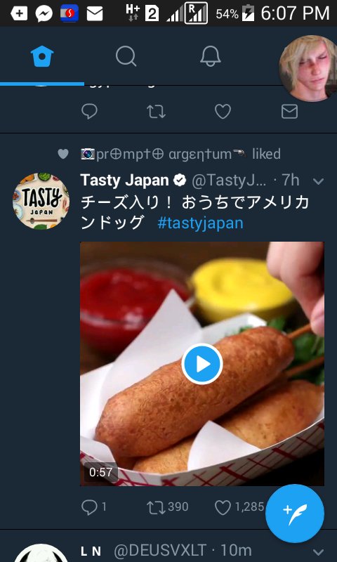 "All these posts I'm seeing are making me hungry as hell. Stop liking every food tweets you can see." @Sunshine_Boy17