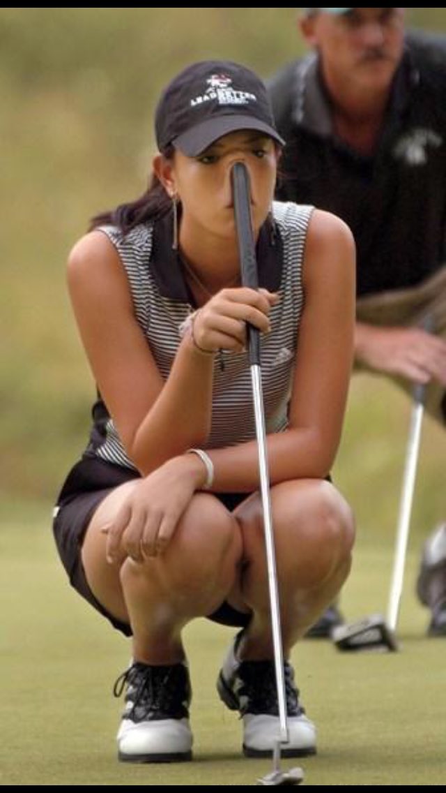 When you have an itch on your nose but are on the clock for slow play, you have to multitask 😂