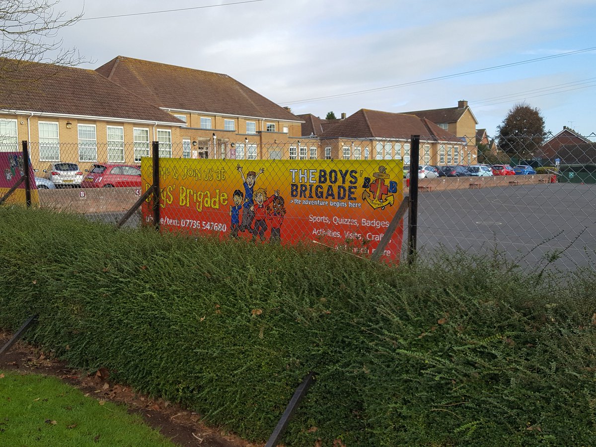 Where is this banner? #LocalSchoolWhereGreatFromThePastWent #HeeHee <a href="/WSMERCURY/">Weston, Worle & Somerset Mercury</a> <a href="/BigWorle/">The Big Worle Hub</a>