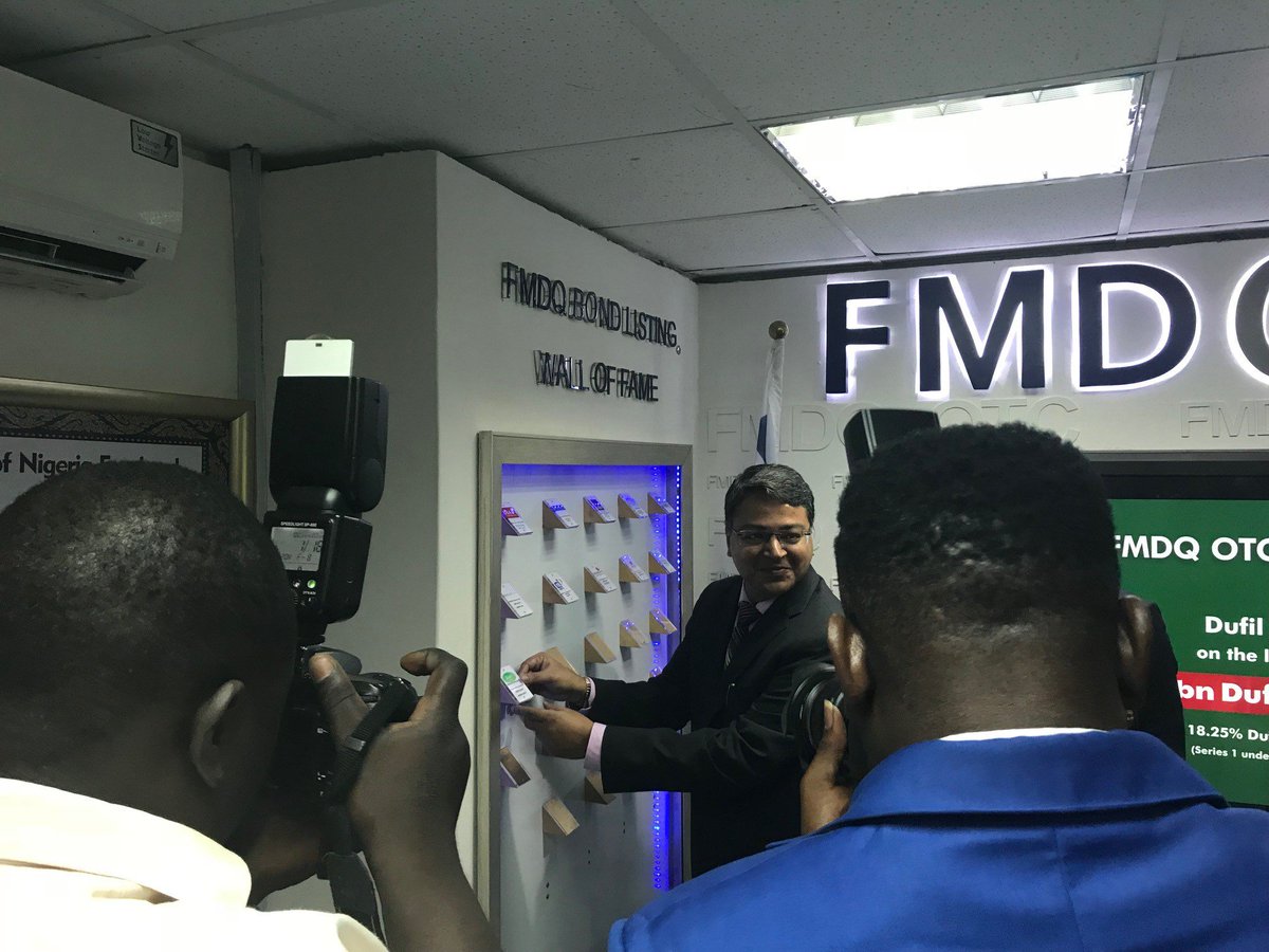 FMDQGroup's tweet photo. Autograph impression by the issuer on the FMDQ Bond Listing Wall of Fame and Screen #MadhukarKhetan #BolaOnadele #FMDQBondListing #DufilBond https://t.co/bfYb5B2giH