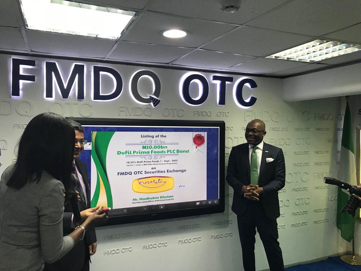 FMDQGroup's tweet photo. Autograph impression by the issuer on the FMDQ Bond Listing Wall of Fame and Screen #MadhukarKhetan #BolaOnadele #FMDQBondListing #DufilBond https://t.co/bfYb5B2giH