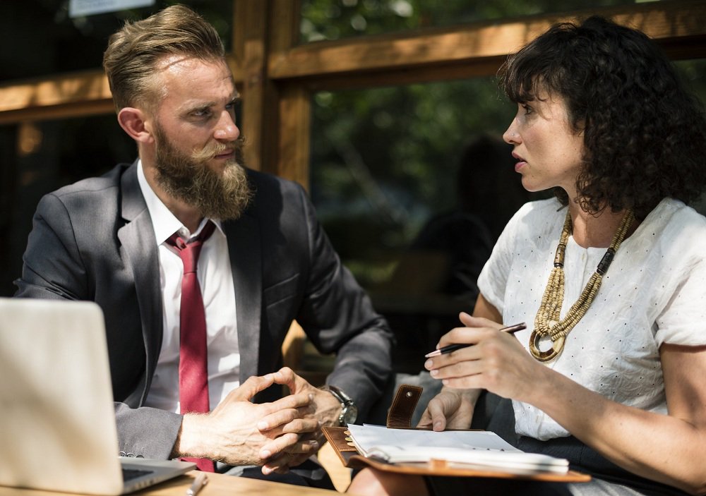 TheHRDigest's tweet photo. Top three Phrases Confident women use to outshine others at work. https://t.co/xdxatq6tsh https://t.co/yWBgvJ70MS
