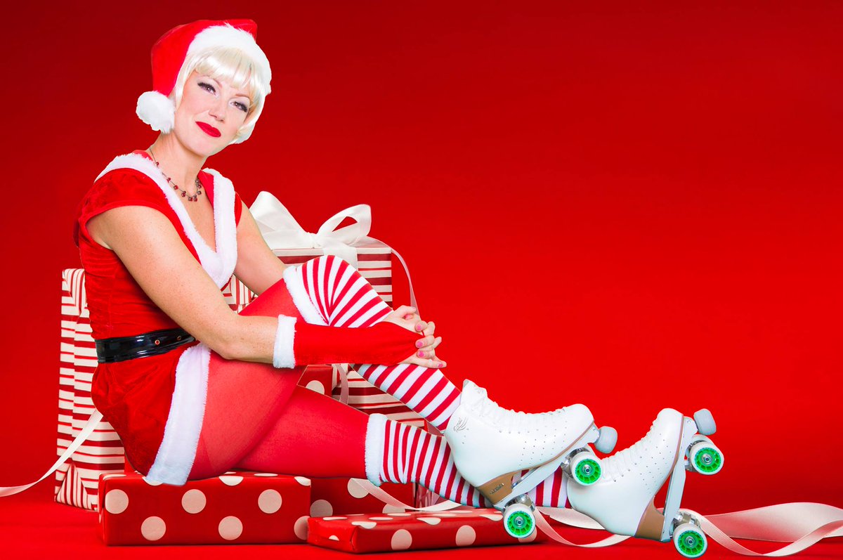 Jentheroo's tweet photo. Fun festive photoshoot done with @angelfoxphotographic of our roller skating Elf and Jenny Claus.We are ready to roll this Christmas! https://t.co/CHxihJByyl